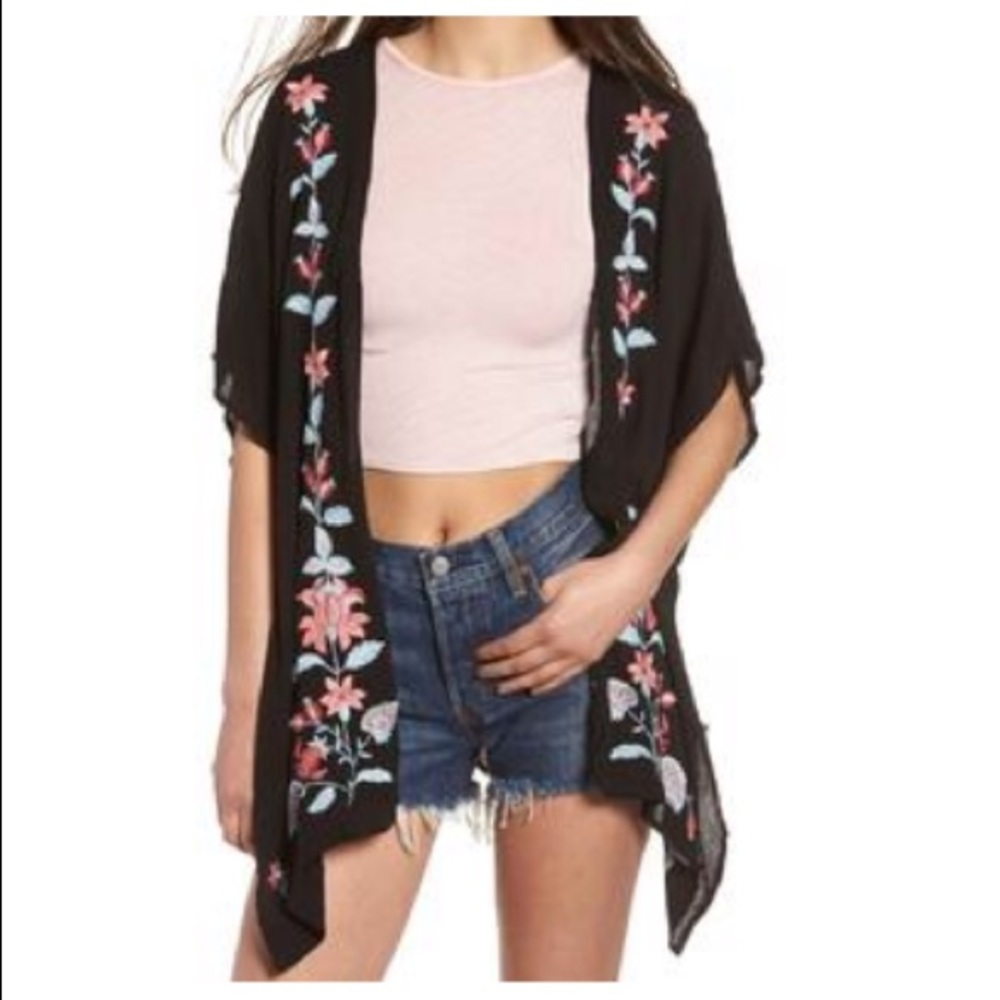 Chloe + Katie black kimono